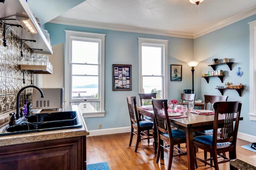 Astoria Painted Lady Historic Apt With River View! Екстер'єр фото