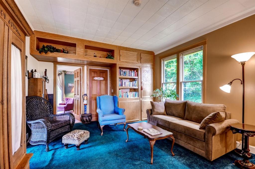 Astoria Painted Lady Historic Apt With River View! Екстер'єр фото