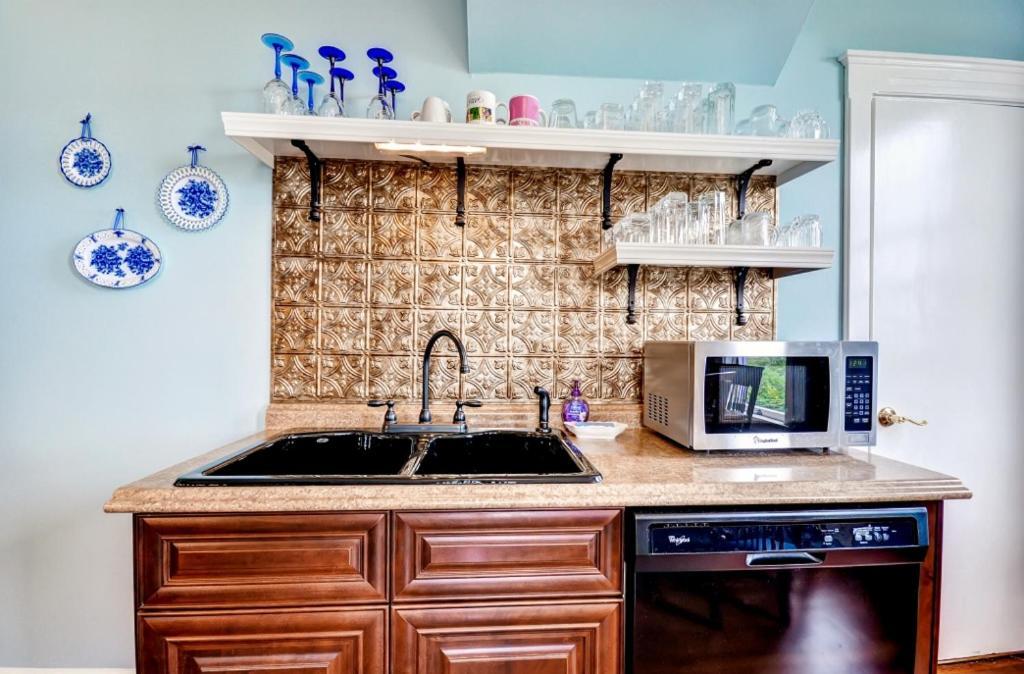 Astoria Painted Lady Historic Apt With River View! Екстер'єр фото