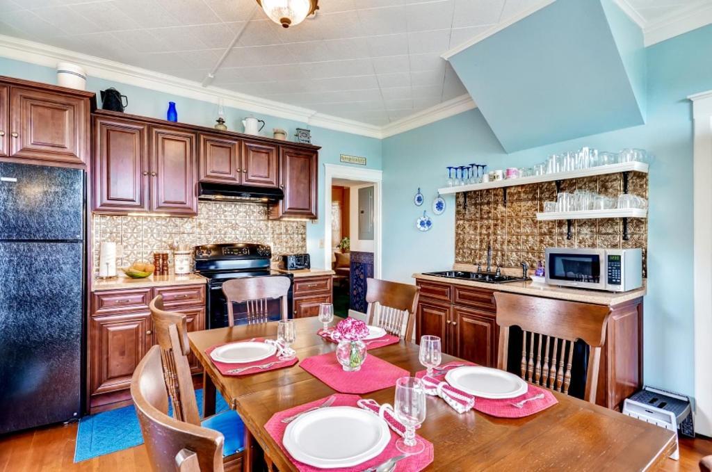 Astoria Painted Lady Historic Apt With River View! Екстер'єр фото