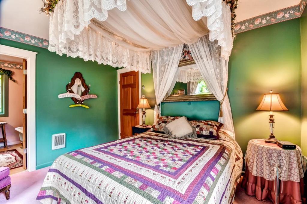 Astoria Painted Lady Historic Apt With River View! Екстер'єр фото