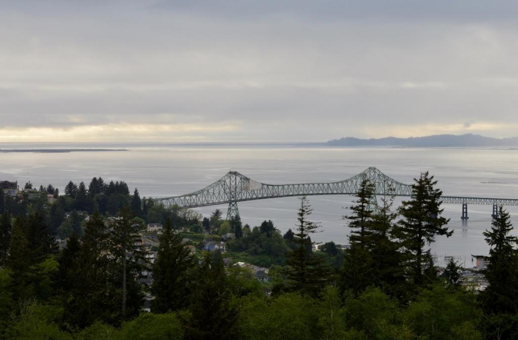Astoria Painted Lady Historic Apt With River View! Екстер'єр фото